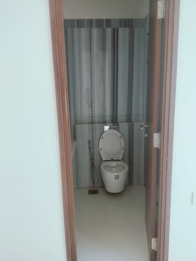 Bathroom, kalpataru-radiance 3 Bedroom 1300 Sq.Ft. Apartment In Goregaon West Mumbai 9479810