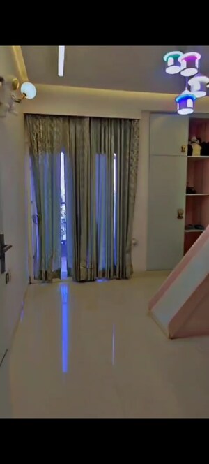 Room in 3 BHK Apartment at Sector 1 Greater Noida – for Sale