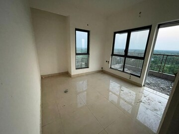 Room in 3 BHK Apartment at Mani Vista, Tollygunge – for Sale