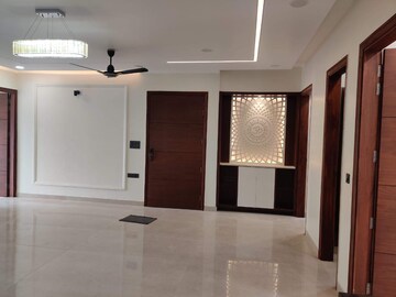 Room in 4 BHK Apartment at Puri Vip Floors, Sector 81 – for Sale