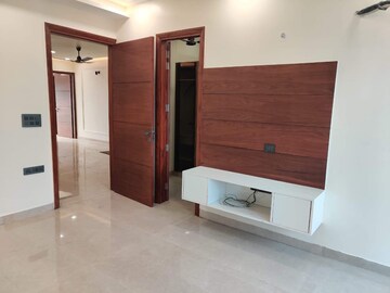 Room in 4 BHK Apartment at Puri Vip Floors, Sector 81 – for Sale