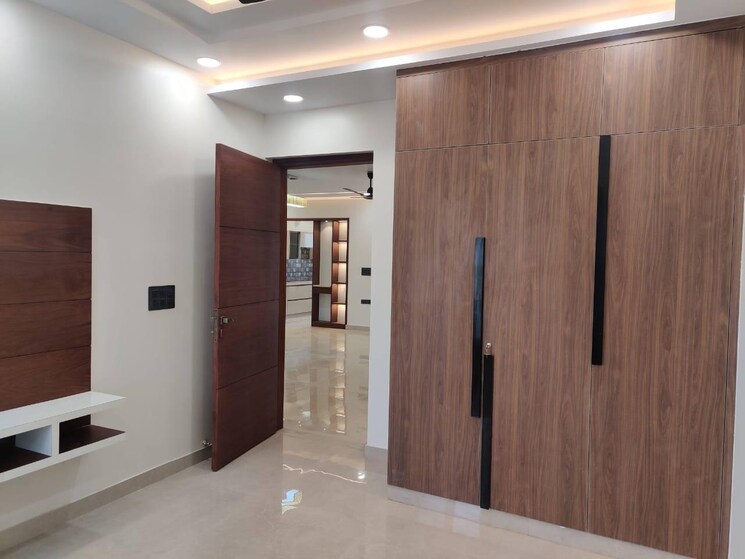 Room, puri-vip-floors 4 Bedroom 4500 Sq.Ft. Apartment In Sector 81 Faridabad 9479874