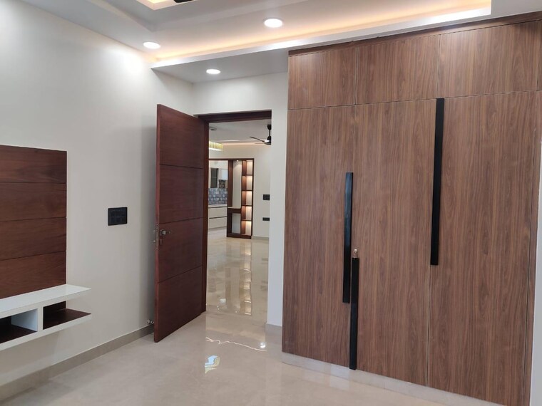 Room, puri-vip-floors 4 Bedroom 4500 Sq.Ft. Apartment In Sector 81 Faridabad 9479874