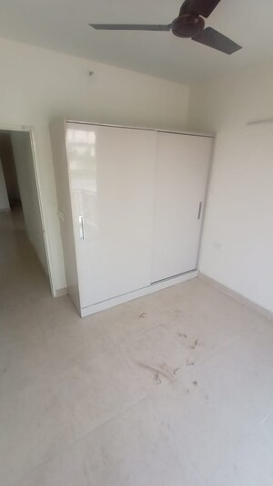 Room in 2 BHK Apartment at Signature Global Prime, Sector 63a – for Rent