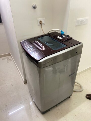 Furnished Amenities in 2 BHK Apartment at Omkar Signet, Malad East – for Rent