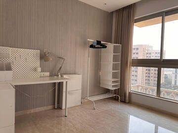 Room in 2 BHK Apartment at Hiranandani Castle Rock, Powai – for Rent