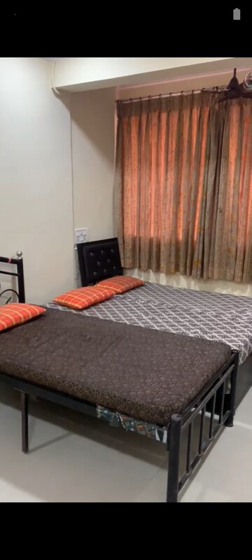 Bedroom in 2 BHK Apartment at Vakola – for Rent