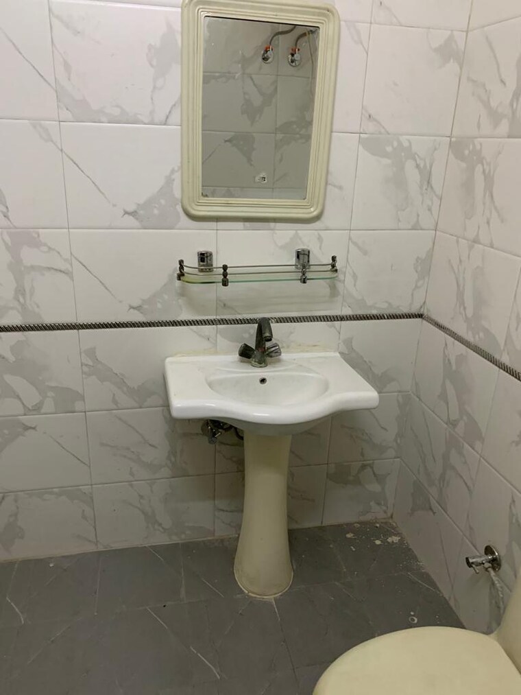 Bathroom, rwa-apartments-sector-51 2 Bedroom 200 Sq.Mt. Independent House In Sector 51 Noida 9479889