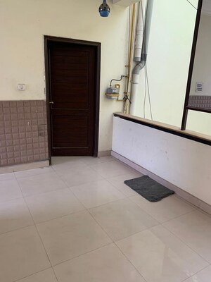 Room in 2 BHK Independent House at RWA Apartments Sector 51, Sector 51 – for Rent