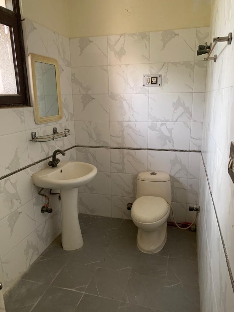 Bathroom, rwa-apartments-sector-51 2 Bedroom 200 Sq.Mt. Independent House In Sector 51 Noida 9479889