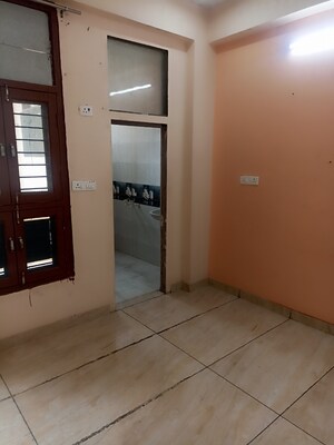 Room in 2 BHK Independent House at RWA Apartments Sector 52, Sector 52 – for Rent