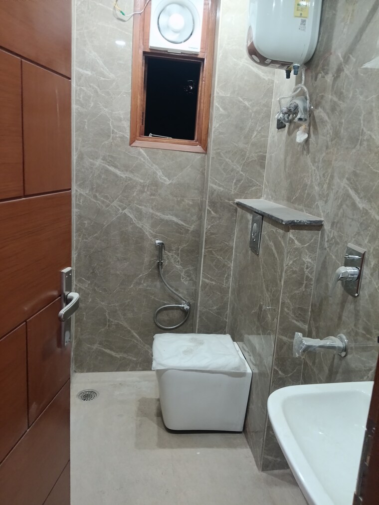 Bathroom, sultanpur 2 Bedroom 650 Sq.Ft. Builder Floor In Sultanpur Delhi 9480159