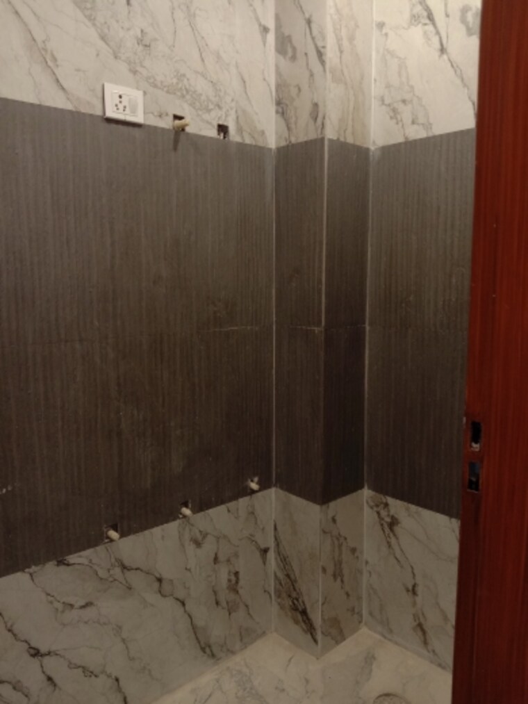 Bathroom, dwarka mor 2 Bedroom 450 Sq.Ft. Builder Floor In Dwarka Mor Delhi 9479945