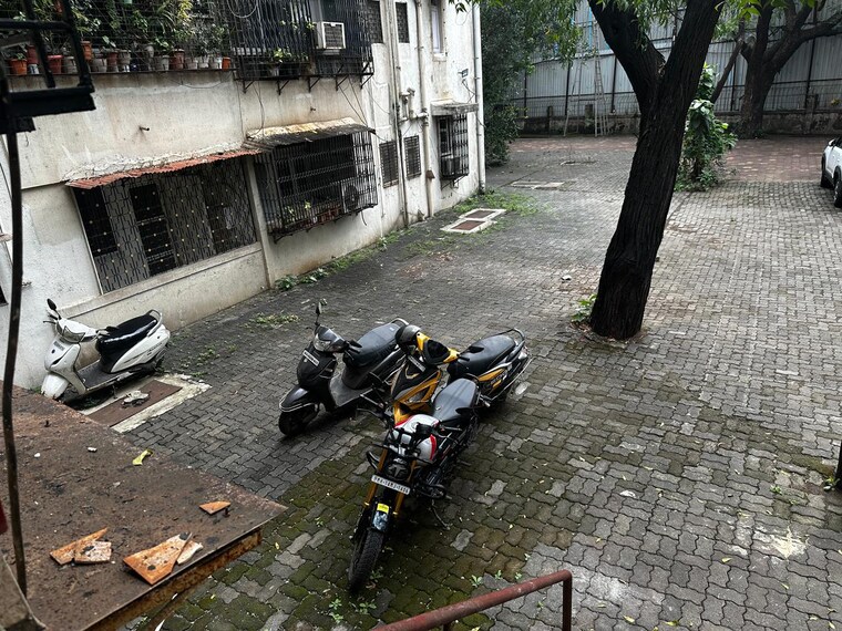  Parking, vitthal-krupa-building 1 Bedroom 400 Sq.Ft. Apartment In Vakola Mumbai 9479952