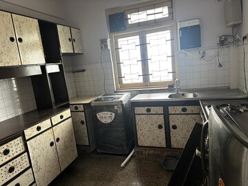 Team Area in 1 BHK Apartment at Vitthal Krupa Building, Vakola – for Rent