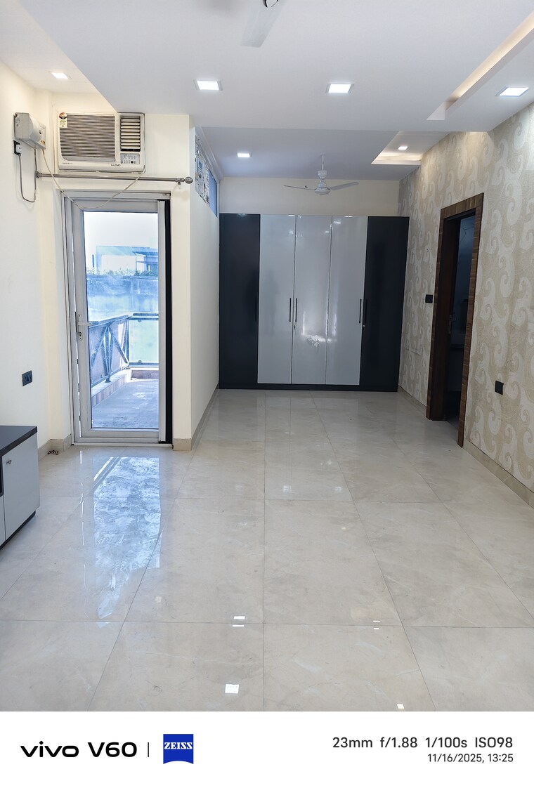 Room, sector 36 2.5 Bedroom 1500 Sq.Ft. Independent House In Sector 36 Noida 9479954