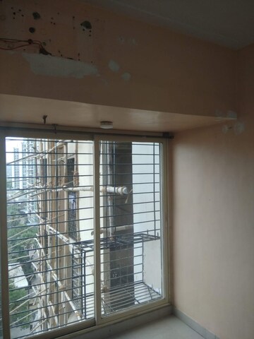 Room in 2 BHK Apartment at Lokhandwala Whispering Palms, Kandivali East – for Sale