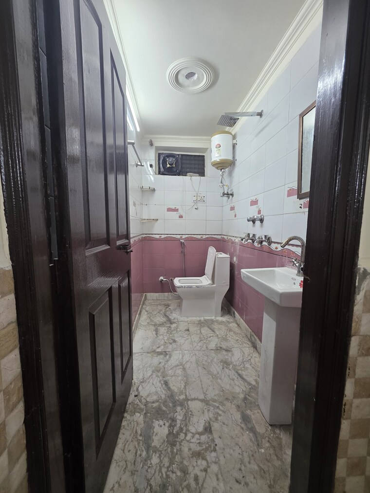 Bathroom, subhash nagar 1 Bedroom 500 Sq.Ft. Builder Floor In Subhash Nagar Delhi 9480006