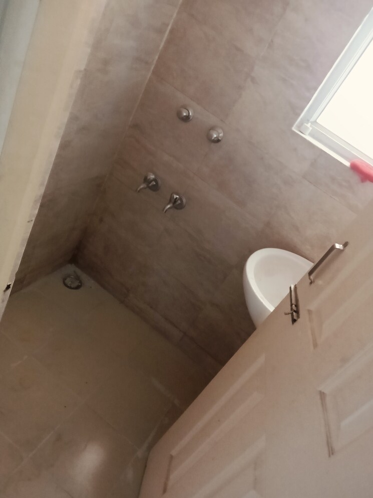 Bathroom, wave-dream-homes 1 Bedroom 578 Sq.Ft. Apartment In Wave City Ghaziabad 9480024