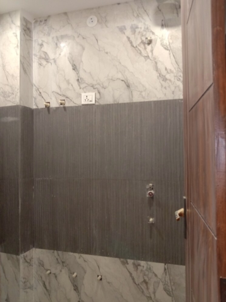 Bathroom, dwarka mor 2 Bedroom 360 Sq.Ft. Builder Floor In Dwarka Mor Delhi 9480034