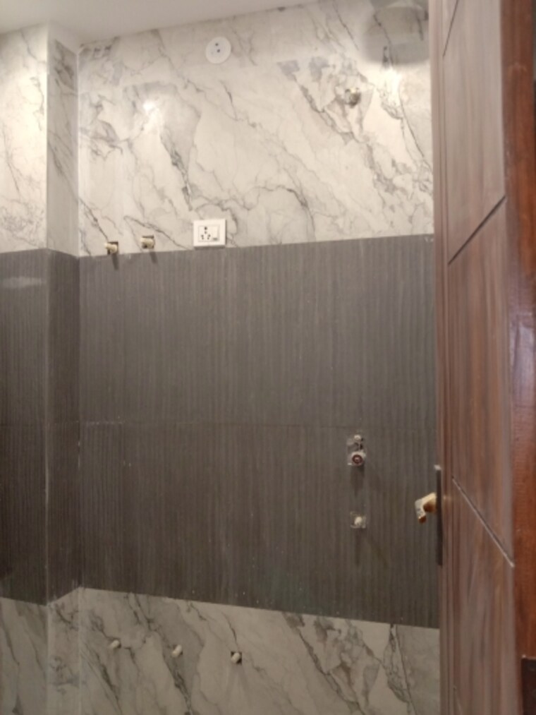 Bathroom, dwarka mor 2 Bedroom 360 Sq.Ft. Builder Floor In Dwarka Mor Delhi 9480034