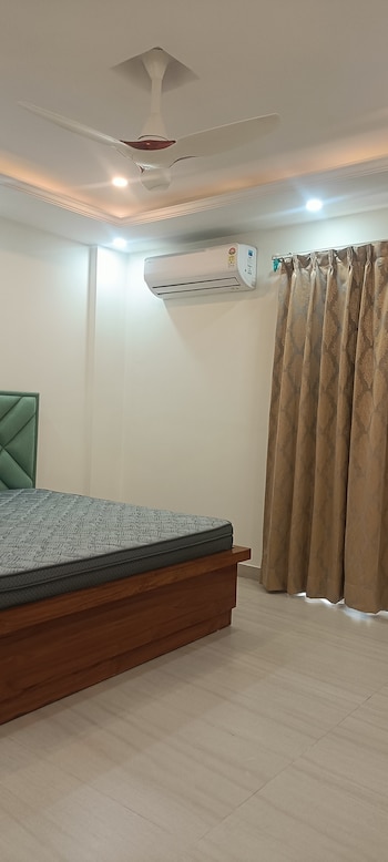 3.5 BHK Villa for Rent in Sector 26, Noida