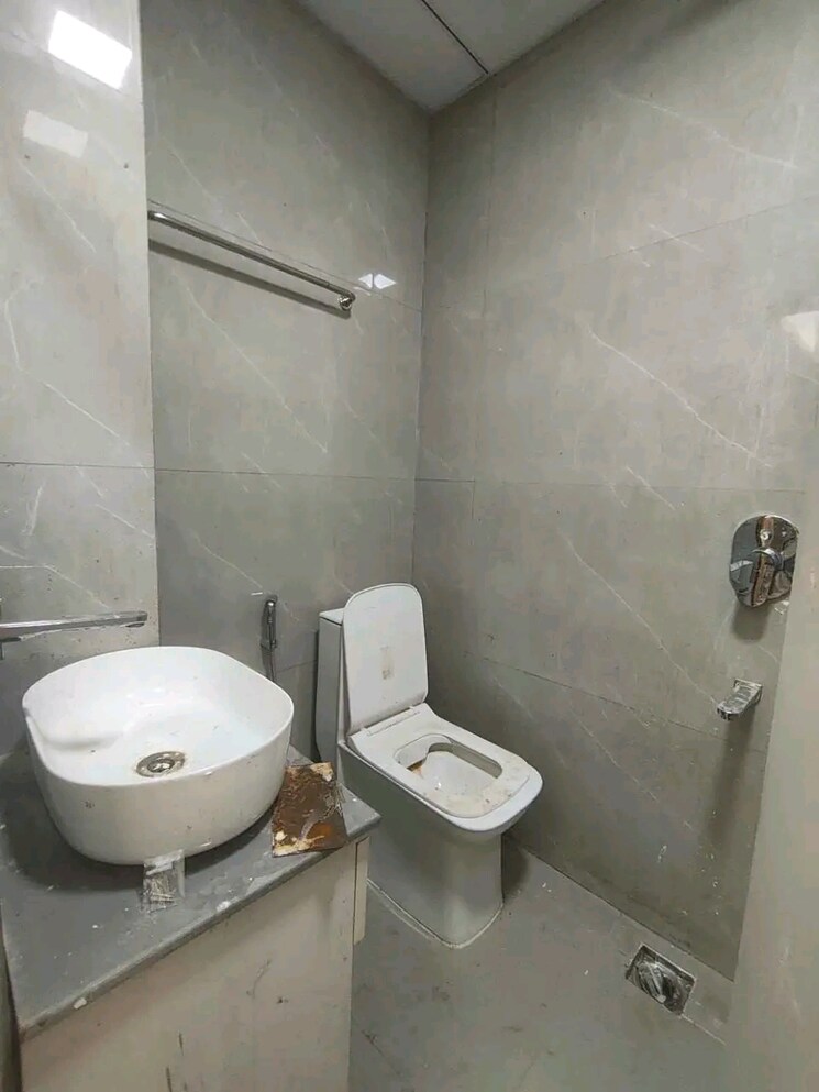Bathroom, chattarpur 2 Bedroom 1000 Sq.Ft. Builder Floor In Chattarpur Delhi 9480082