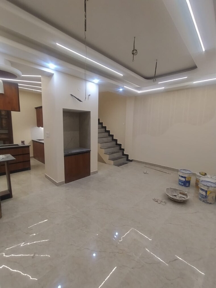 Living Room, sahastradhara road 5 Bedroom 111 Sq.Yd. Builder Floor In Sahastradhara Road Dehradun 9480041