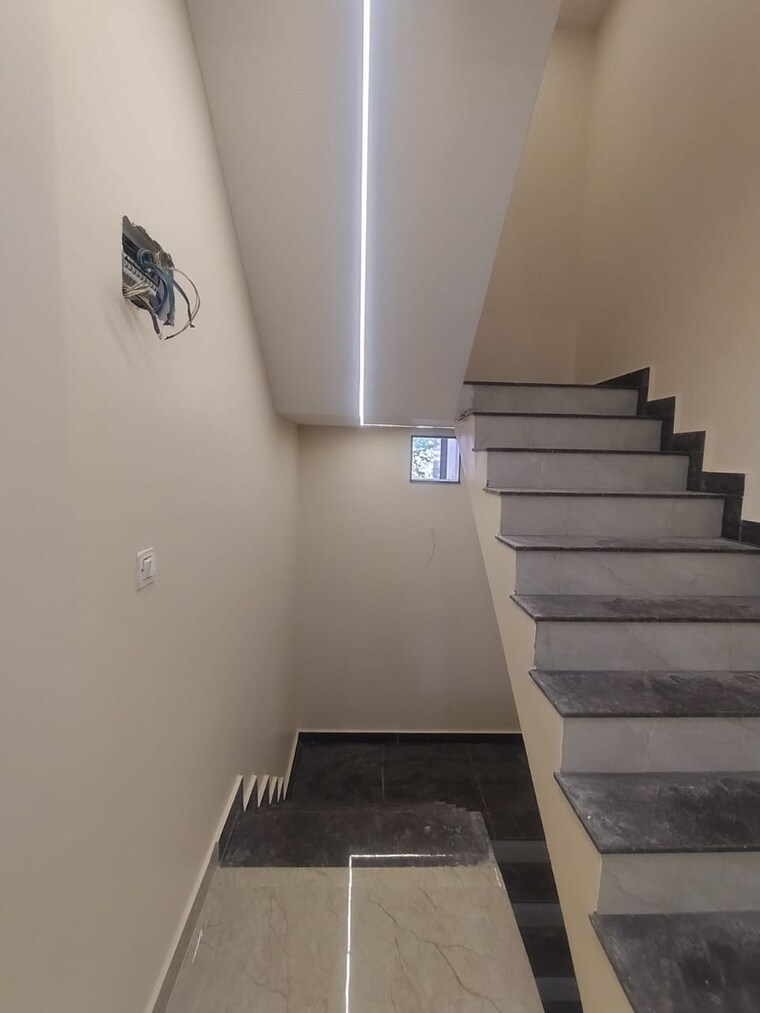 undefined, sahastradhara road 5 Bedroom 111 Sq.Yd. Builder Floor In Sahastradhara Road Dehradun 9480041
