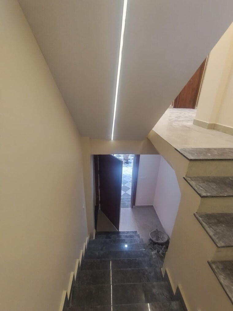 undefined, sahastradhara road 5 Bedroom 111 Sq.Yd. Builder Floor In Sahastradhara Road Dehradun 9480041