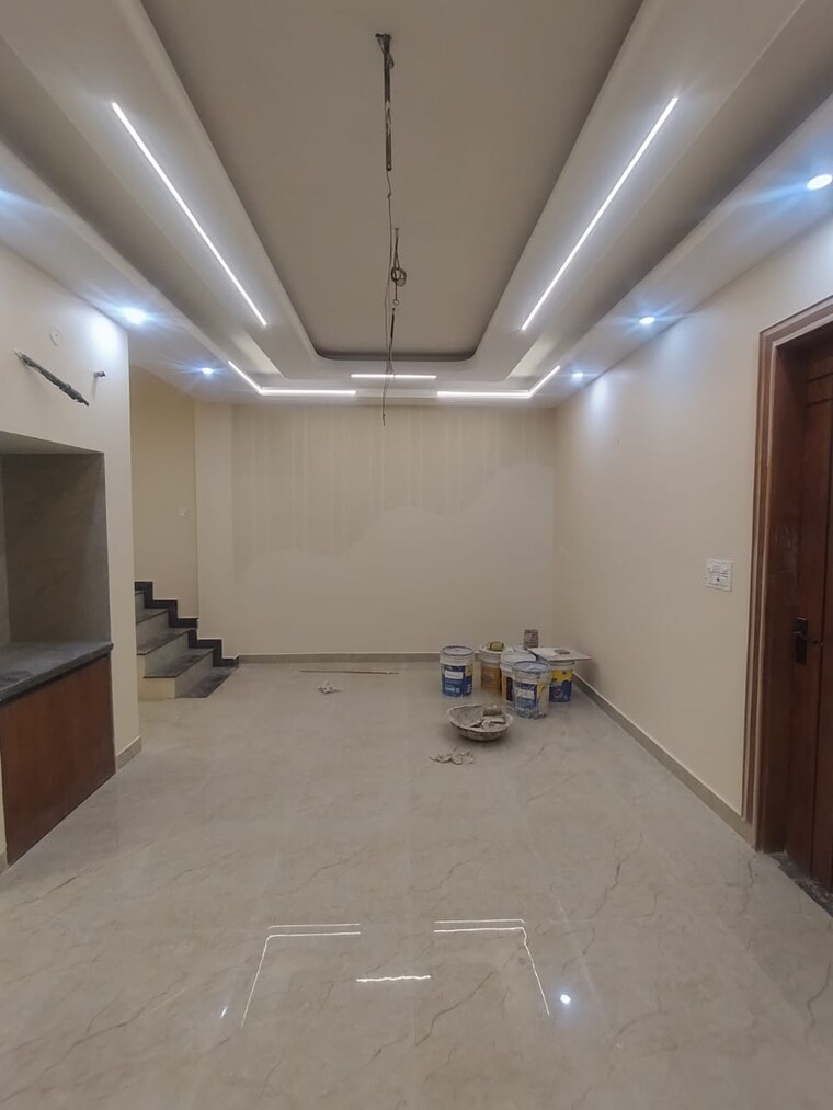 Living Room, sahastradhara road 5 Bedroom 111 Sq.Yd. Builder Floor In Sahastradhara Road Dehradun 9480041