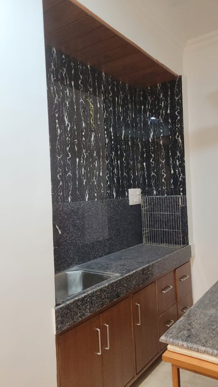 Kitchen, super-mig 3 Bedroom 162 Sq.Mt. Apartment In Sector 105 Noida 9480074