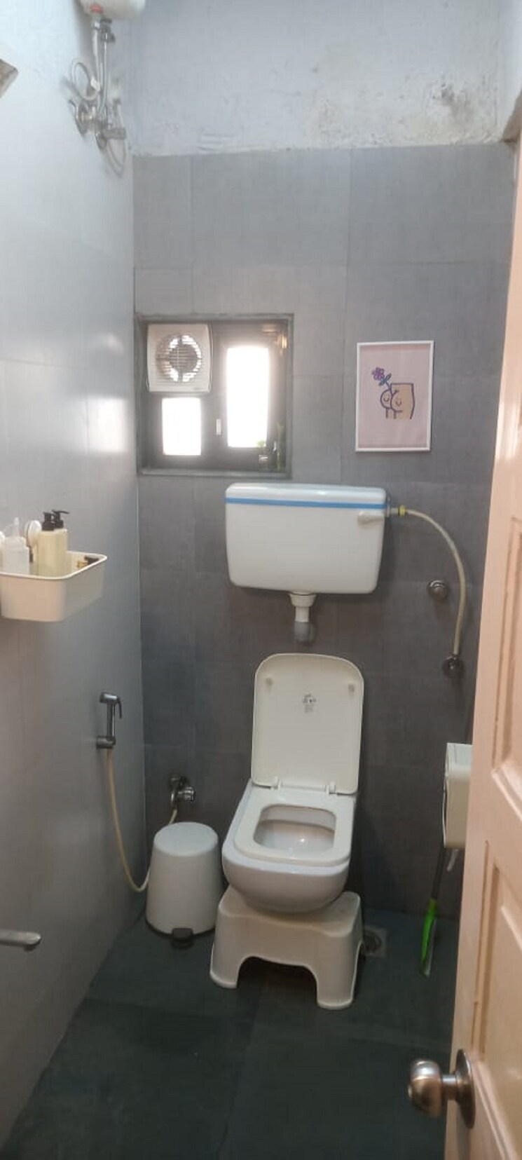 Bathroom, bandra west 1 Bedroom 500 Sq.Ft. Apartment In Bandra West Mumbai 9480057