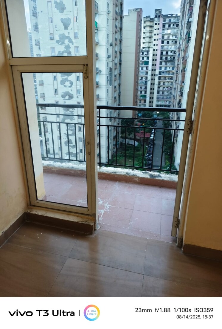 Room, maxblis-grand-wellington 1 Bedroom 615 Sq.Ft. Apartment In Sector 75 Noida 9480304