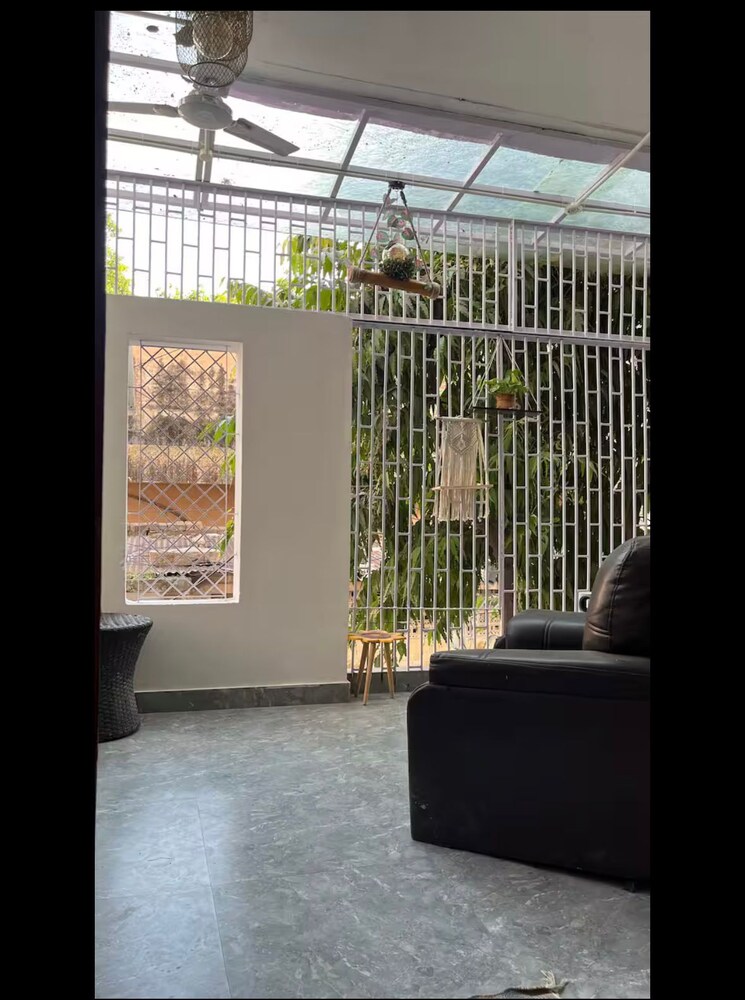 Balcony, east-of-kailash-block-b-rwa 3 Bedroom 150 Sq.Yd. Builder Floor In East Of Kailash Delhi 9480132