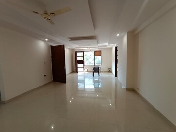 Room in 3 BHK Builder Floor at RWA Residential Society Sector 46, Sector 46 – for Rent
