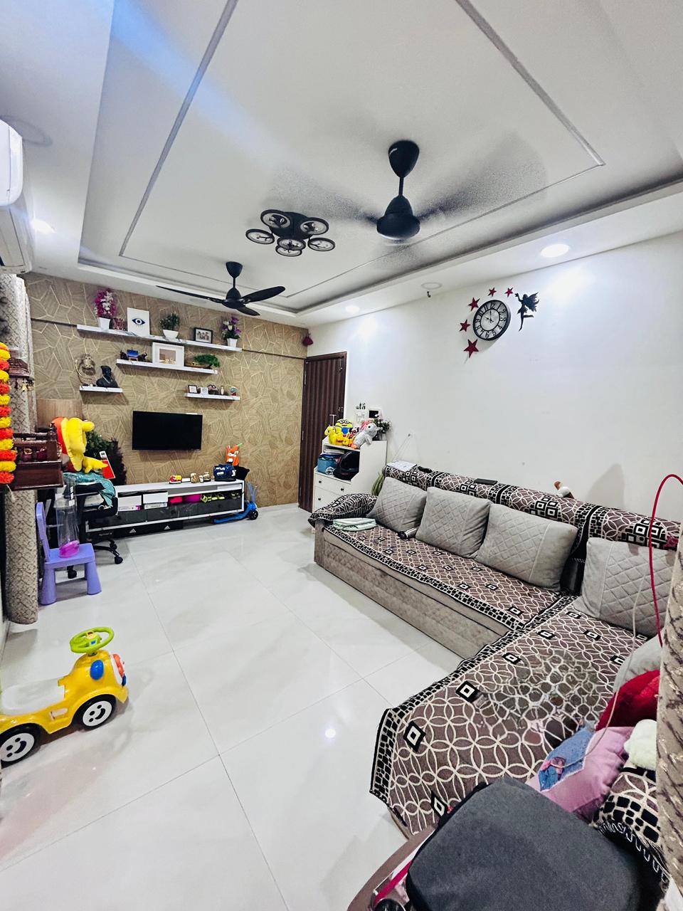 1 BHK + Study Room Apartment For Rent in Mahaavir Anmol