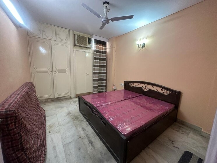 Bedroom, kailash hills 3 Bedroom 180 Sq.Yd. Builder Floor In Kailash Hills Delhi 9480189