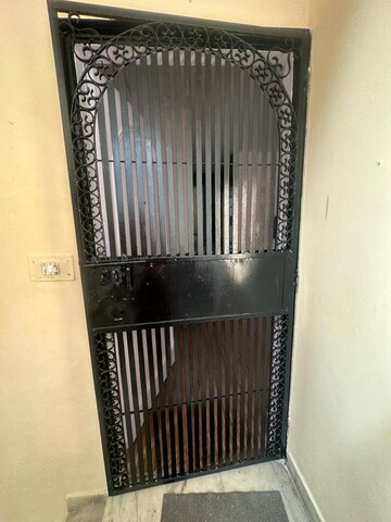 Furnished Amenities in 3 BHK Builder Floor at Kailash Hills – for Rent