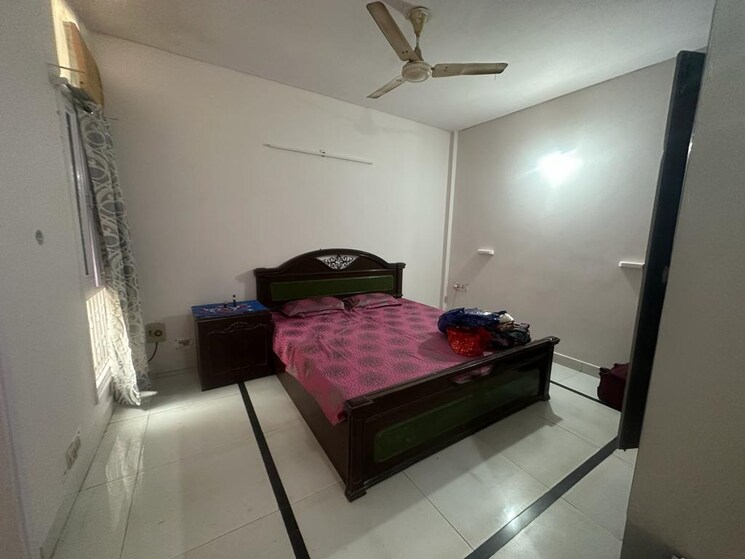 Bedroom, kailash hills 3 Bedroom 180 Sq.Yd. Builder Floor In Kailash Hills Delhi 9480189