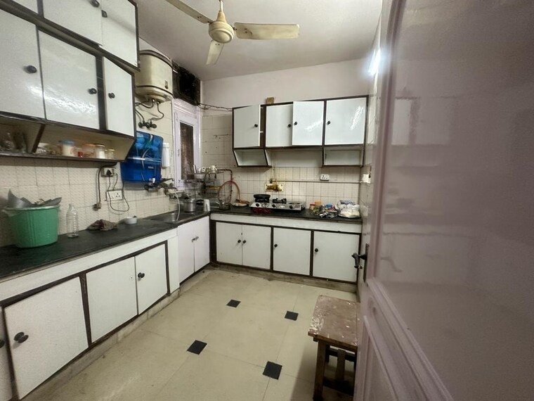 Kitchen, kailash hills 3 Bedroom 180 Sq.Yd. Builder Floor In Kailash Hills Delhi 9480189