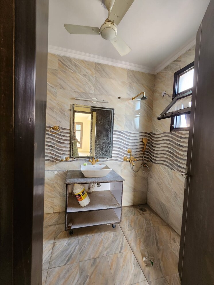 Attached Bathroom, sector 41 3 Bedroom 1810 Sq.Ft. Independent House In Sector 41 Noida 9480198