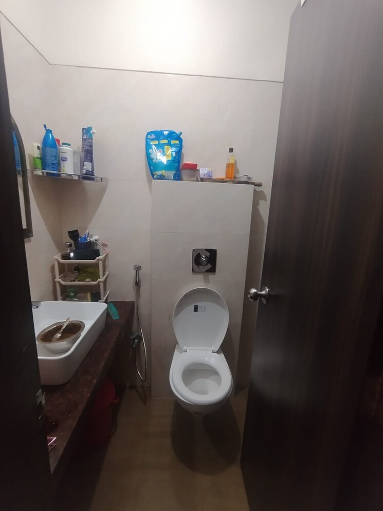 Bathroom, shree-tirupati-stg-signature-residency 2 Bedroom 660 Sq.Ft. Apartment In Patlipada Thane 9480379