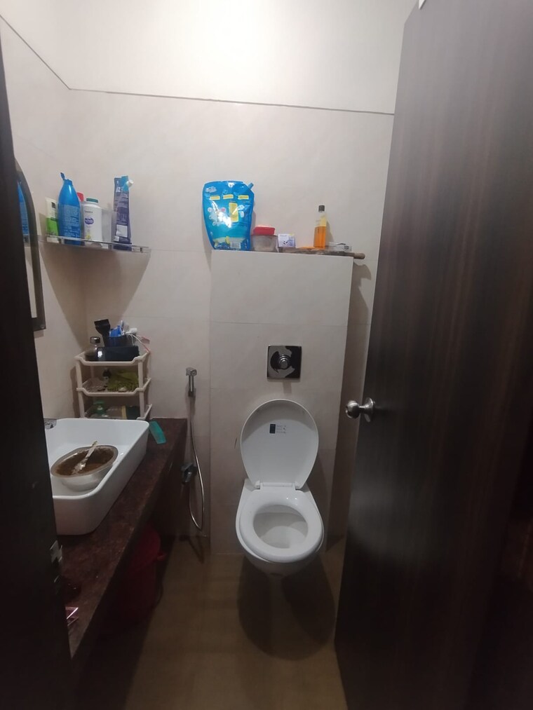 Bathroom, shree-tirupati-stg-signature-residency 2 Bedroom 660 Sq.Ft. Apartment In Patlipada Thane 9480379