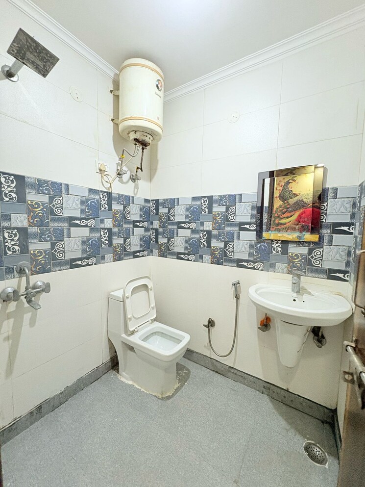 Attached Bathroom, saket 1 Bedroom 500 Sq.Ft. Builder Floor In Saket Delhi 9480527