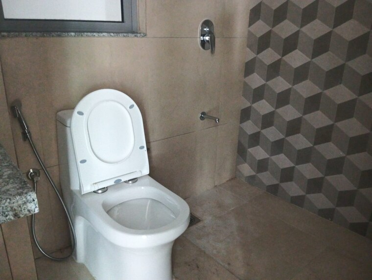 Bathroom, kalpataru-immensa-b 2 Bedroom 598 Sq.Ft. Apartment In Kolshet Road Thane 9480610