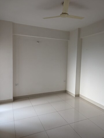 Room in 4 BHK Apartment at Azeagaia Botanica, Vrindavan Yojna – for Rent