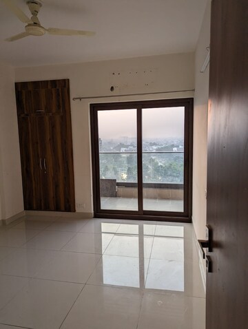Room in 4 BHK Apartment at Azeagaia Botanica, Vrindavan Yojna – for Rent