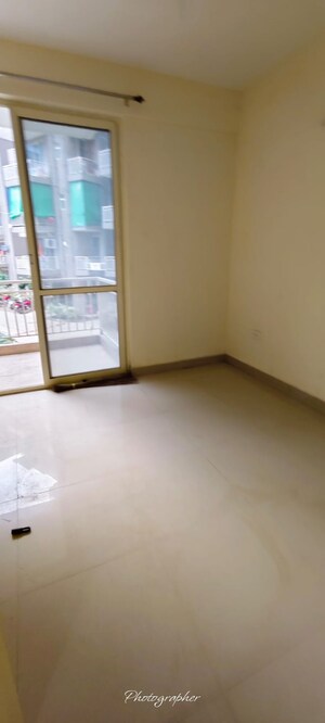 Room in 3 BHK Apartment at Conscient Habitat 78, Sector 78 – for Rent