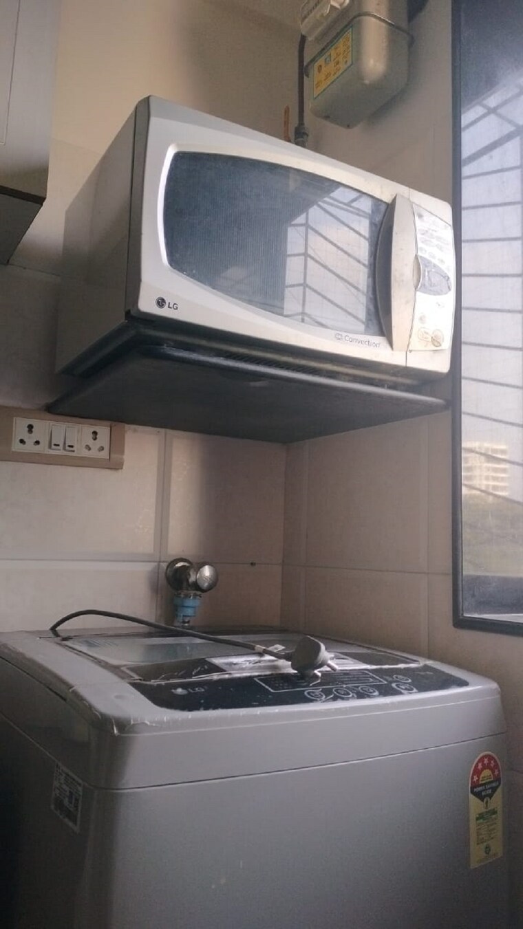 Bathroom, bandra west 1 Bedroom 500 Sq.Ft. Apartment In Bandra West Mumbai 9480673